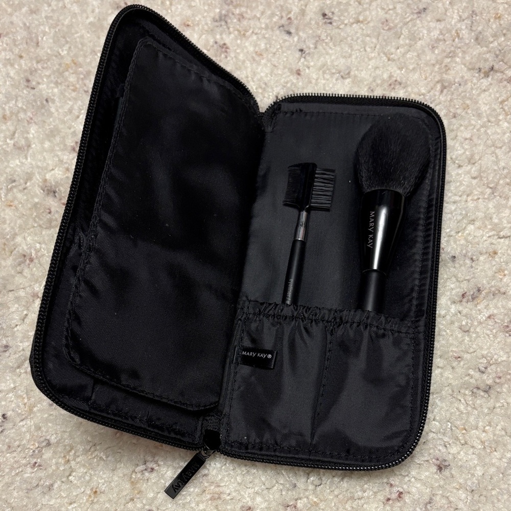 Mary Kay Sleek Black Brush Set with Case